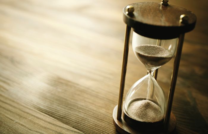 Hourglass-Clock-Time-Race-Measure-700x450.jpg