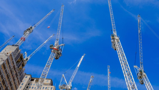 cranes-on-a-construction-site-london-530x300.jpg